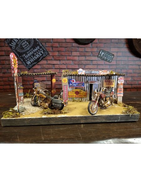 Diorama Softail and Dyna with petrol pump